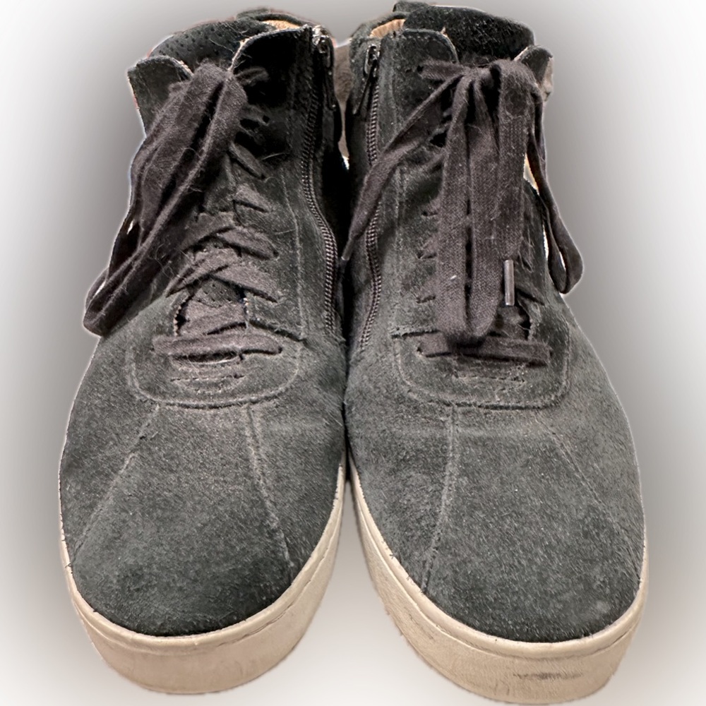 Vionic Suede Sneaker